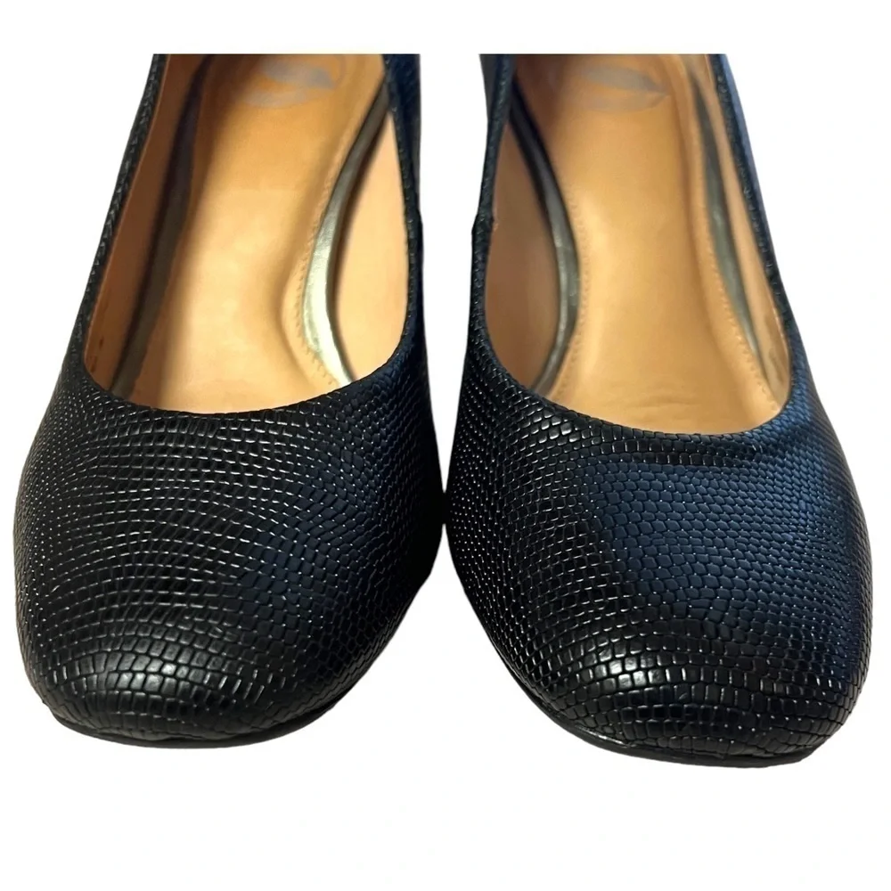 NURTURE by Lamaze Black Leather Round Toe Maren Pump, Size 7